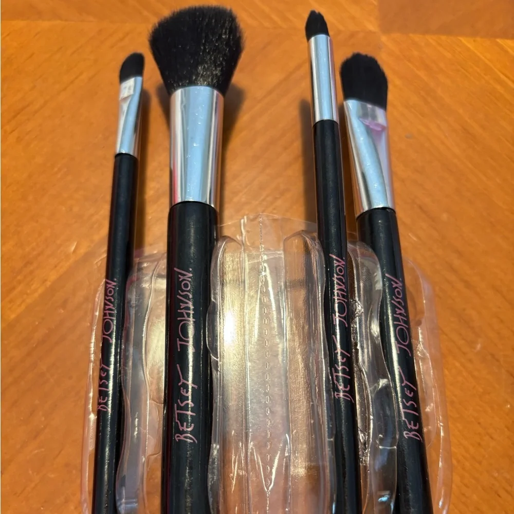 Betsey Johnson 4pc Cosmetic Brush Kit with Case